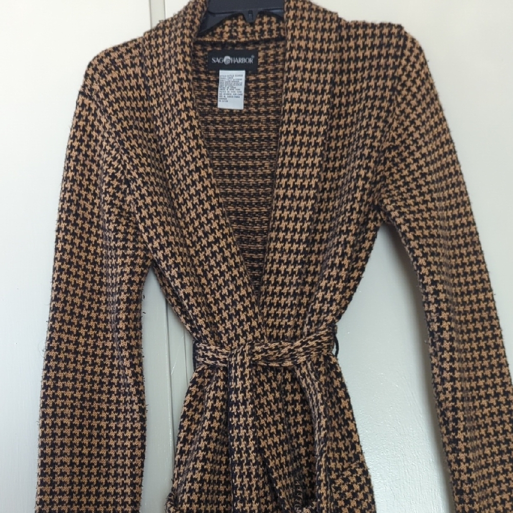 Sag Harbor Tan and Black Houndstooth Wrap Cardigan